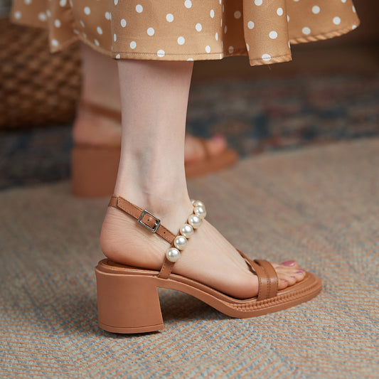 Lady's Sandals With Sweet Pearls
