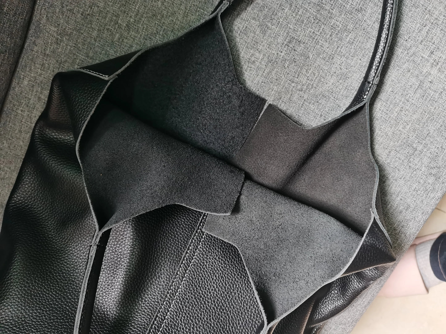 Genuine Leather Commuter Tote Bag Simple Ladies Soft Cowhide Tote Shoulder Handbag Large Capacity Women Bucket Bag 2025 New