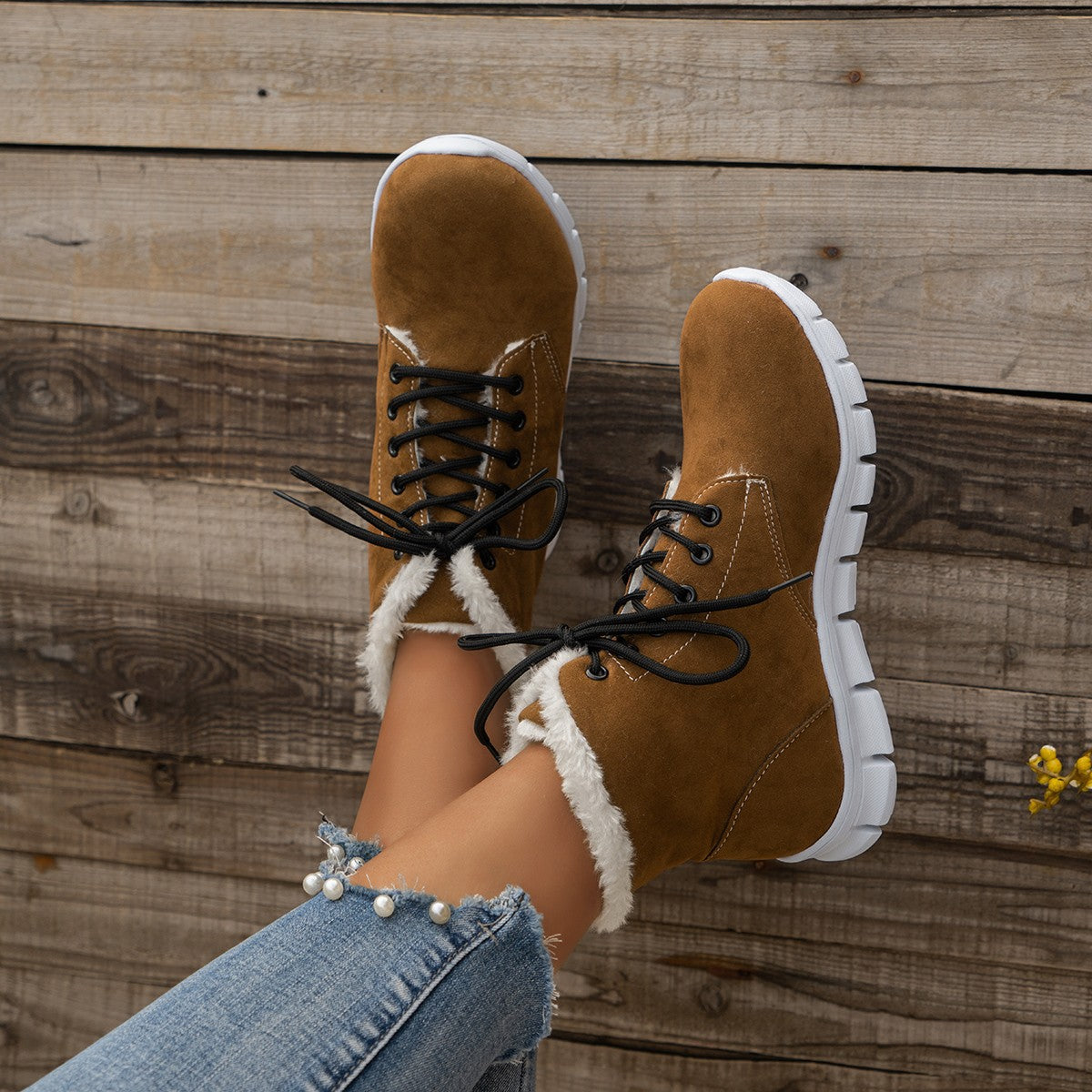 Women's Plus Size Fashionable Flat Plush Boots - Stylish and Comfortable Footwear.