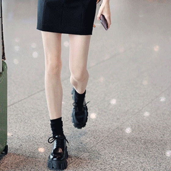 Stylish High-Heel Boots: A Woman With a Platform and a Single Shoe | Enigma Paris.