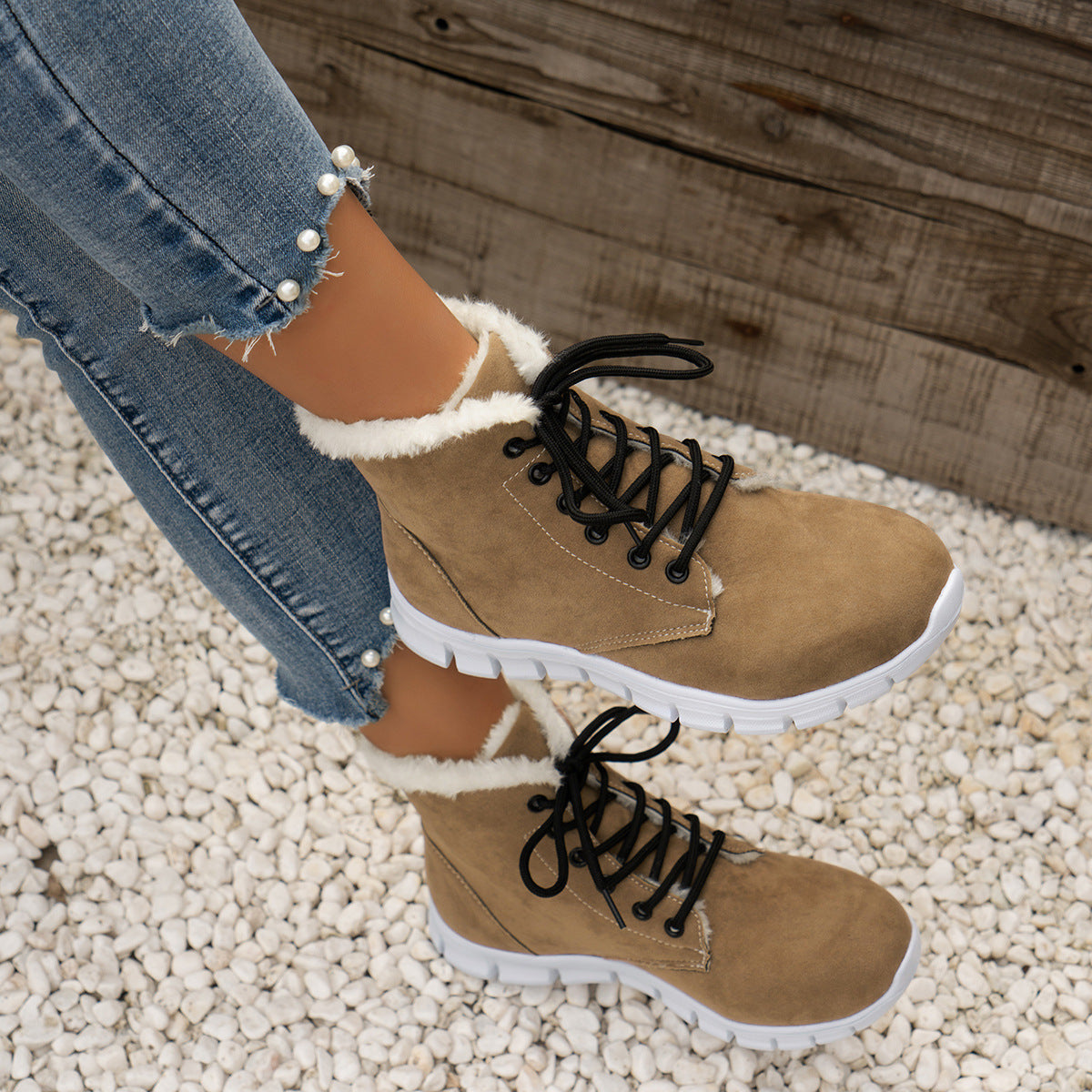 Women's Plus Size Fashionable Flat Plush Boots - Stylish and Comfortable Footwear.