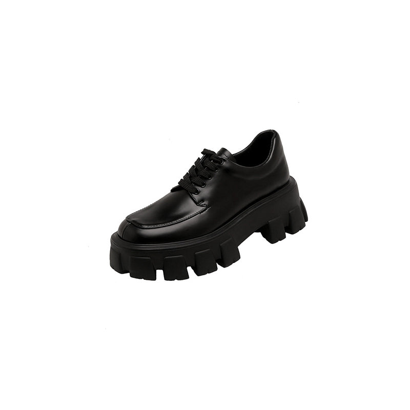 Stylish High-Heel Boots: A Woman With a Platform and a Single Shoe | Enigma Paris.