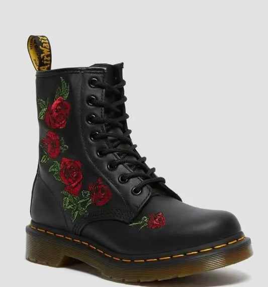 Fanghe Ethnic Style Embroidered Flower Boots - EnigmaParis
