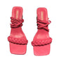 Candy Sandalen mit eckigem Saum und gekreuzten Riemen