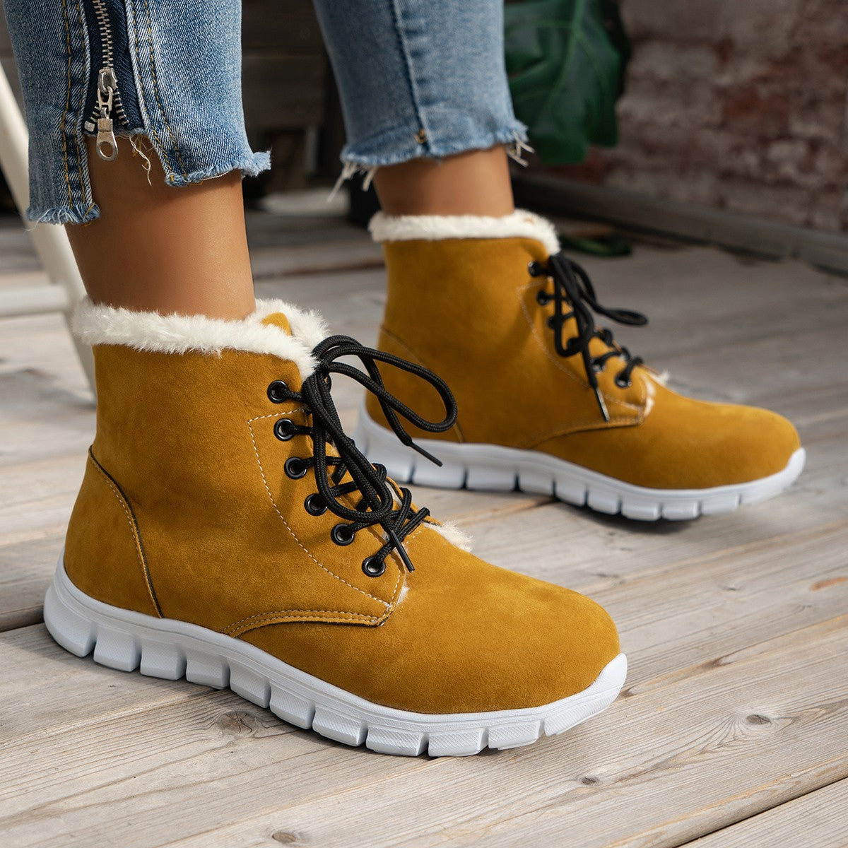 Women's Plus Size Fashionable Flat Plush Boots - Stylish and Comfortable Footwear.