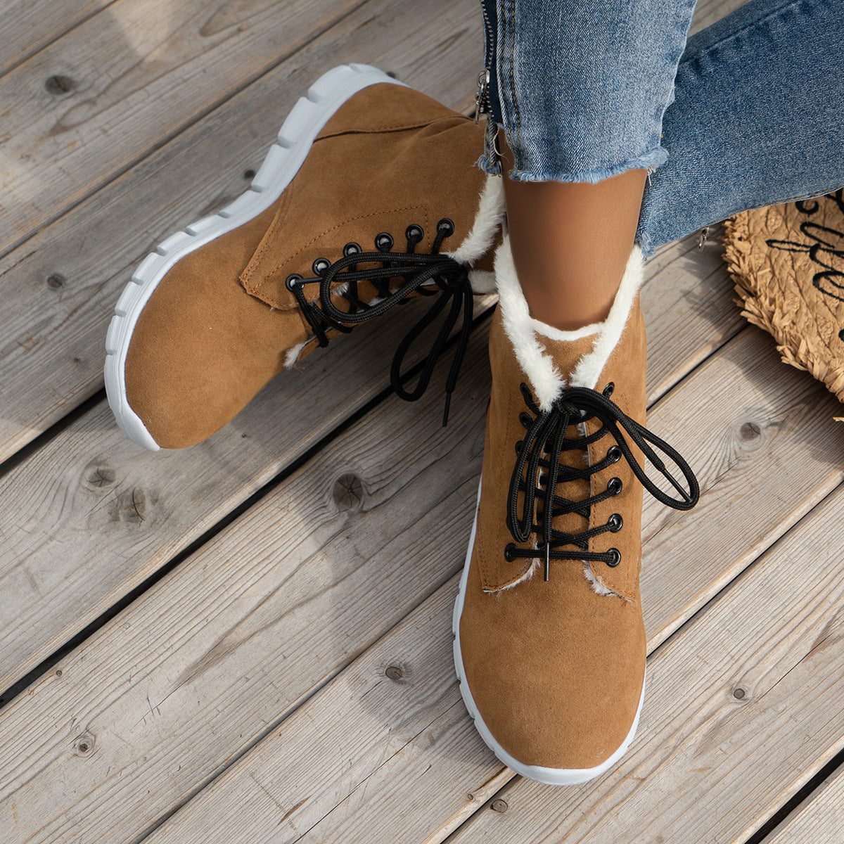 Women's Plus Size Fashionable Flat Plush Boots - Stylish and Comfortable Footwear.
