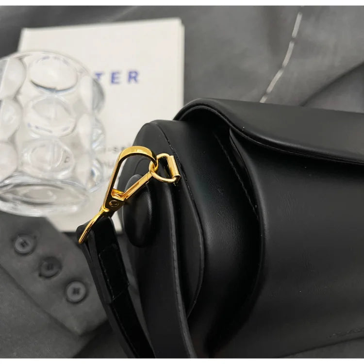Classic Black Shoulder Bag Women's Versatile Retro Crossbody Square Bags 2024 New Large Capacity Textured Leather Flap Handbags