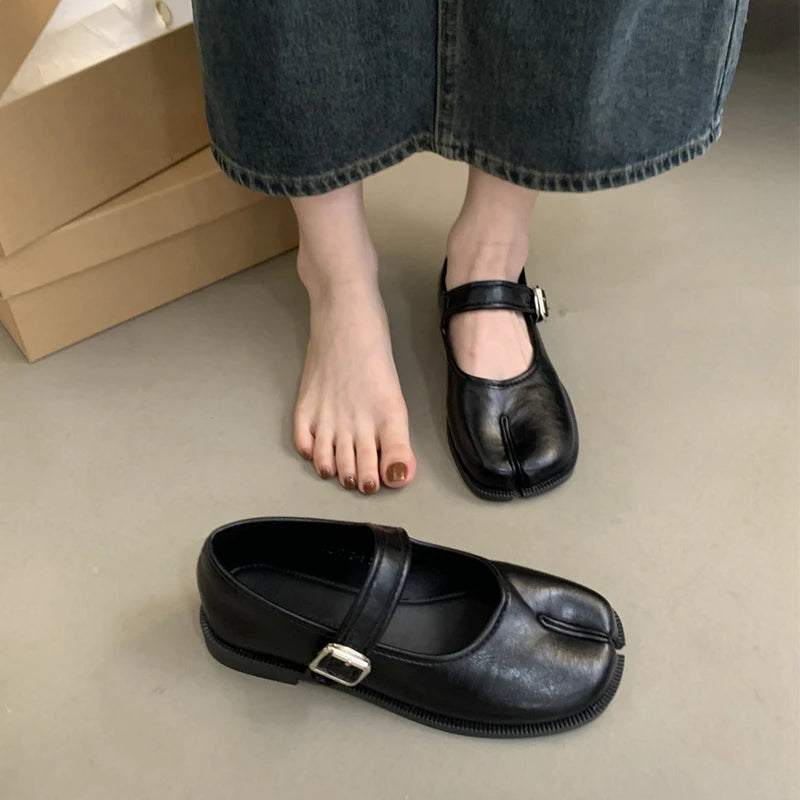 SUOJIALUN Autumn Women Flat Shoes Fashion Split Toe Flat Heel Laofer Shoes Shallow Soft Leather Casual Outdoor Mary Jane Shoes