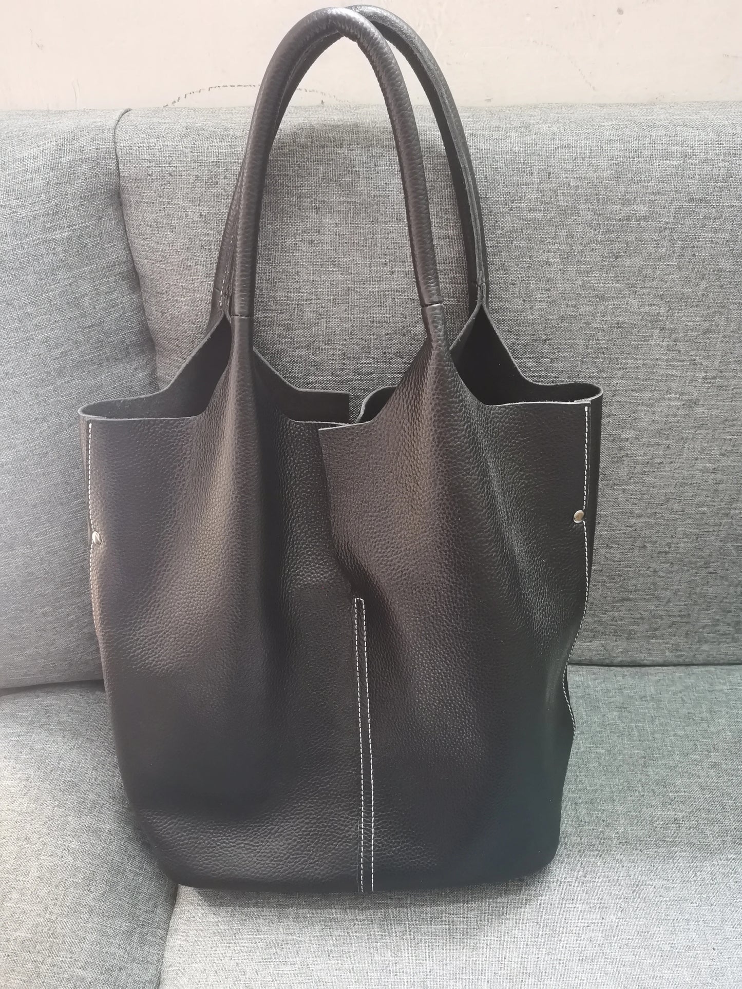 Genuine Leather Commuter Tote Bag Simple Ladies Soft Cowhide Tote Shoulder Handbag Large Capacity Women Bucket Bag 2025 New
