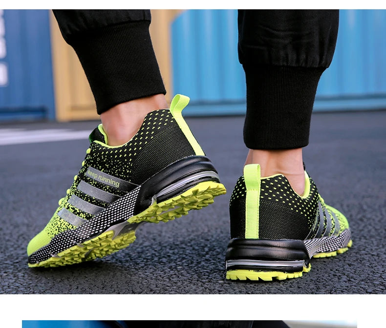 Designer Running Shoes 2024 Top Fashion Triple Black Photon Dust Yellow Ochre Platinum Tint Mens Women Trainers Sneakers Size 47