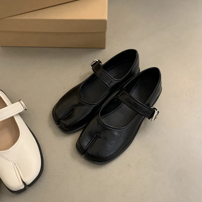 SUOJIALUN Autumn Women Flat Shoes Fashion Split Toe Flat Heel Laofer Shoes Shallow Soft Leather Casual Outdoor Mary Jane Shoes
