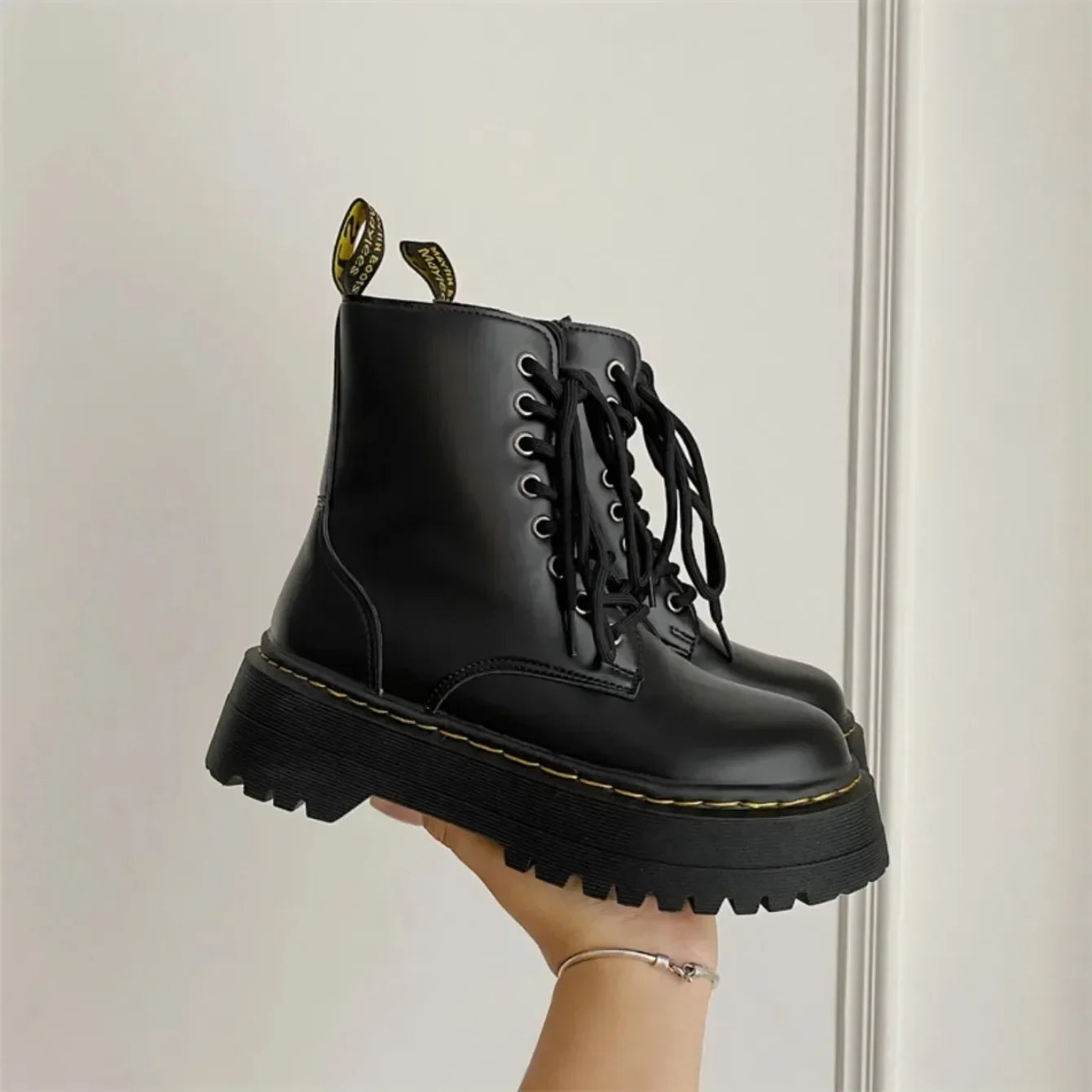 Women Boots Motorcycle Shoes Woman Leather Chelsea Ladie Classic Punk Female Goth Shoes High Platform Boots Women Botas Mujer