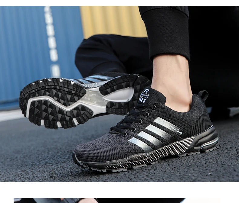 Designer Running Shoes 2024 Top Fashion Triple Black Photon Dust Yellow Ochre Platinum Tint Mens Women Trainers Sneakers Size 47