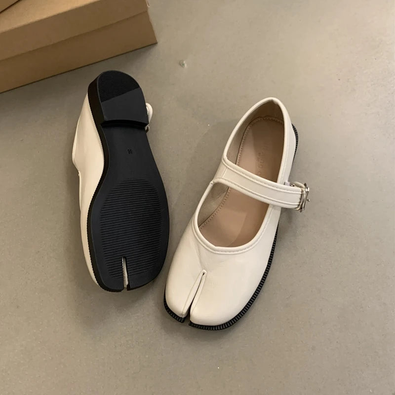 SUOJIALUN Autumn Women Flat Shoes Fashion Split Toe Flat Heel Laofer Shoes Shallow Soft Leather Casual Outdoor Mary Jane Shoes