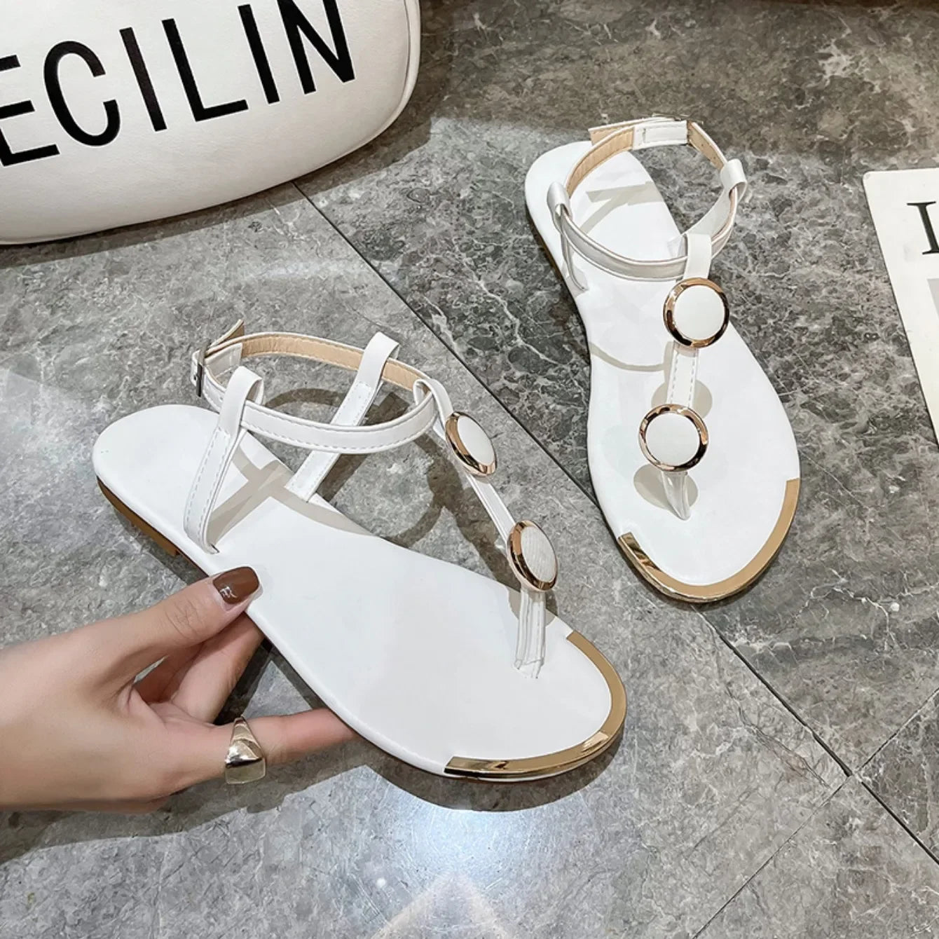 Women Sandals 2024 New Summer Casual Flat Sandals Flip Flops Luxury Designer Fashion Shoes Women Open Toe Daily Sandals Women